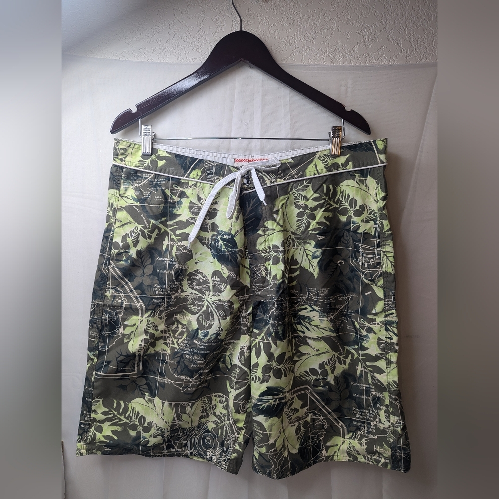 Wonderwall Men Size 36 Board Shorts Swim Trunks Olive Garden Hawaiian Map Coast